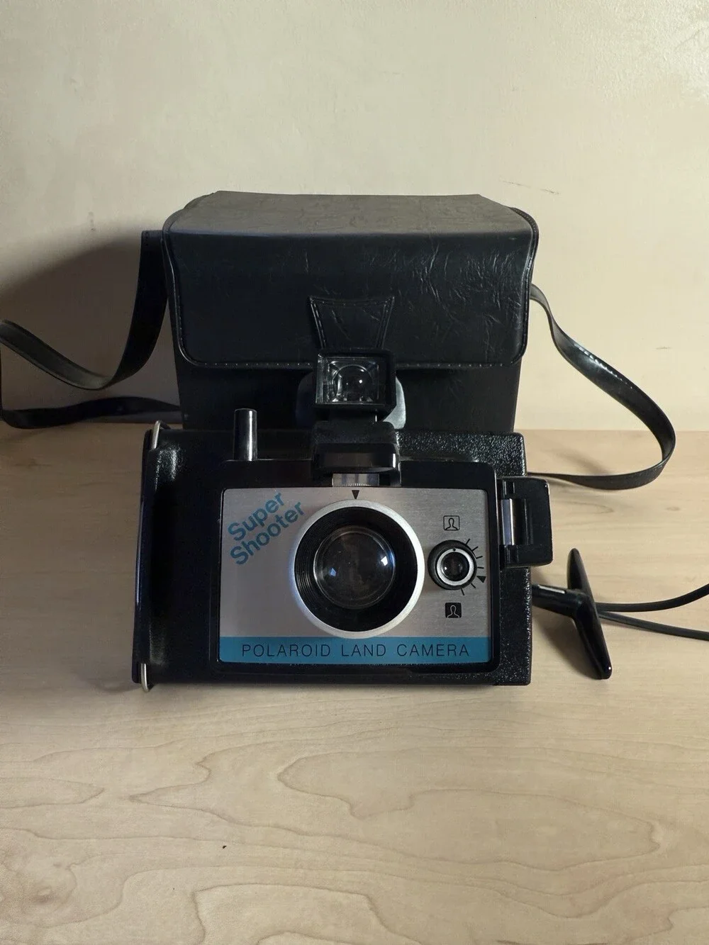 Polaroid Super Shooter Land Camera w/Carrying Case Untested Clean